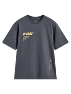Alpinestars Chalk Oversized CSF, t-shirt à manches courtes gris anthracite, logo Astars et marquage vertical sur le côté.