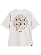 Alpinestars Latitude Oversized CSF, t-shirt de sportswear beige ciment à manches courtes, logo Astars et globe au dos.