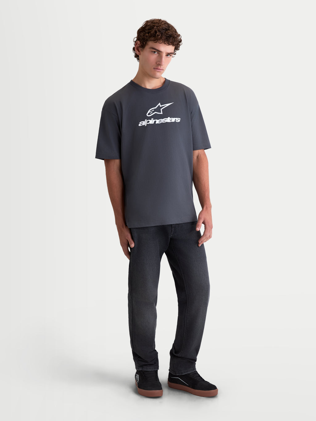 Alpinestars Prelude Oversized CSF t-shirt, grijs t-shirt met korte mouwen voor heren, wit Astars-logo op de borst, relaxed fit, casual sportswear, katoen-polyestermix