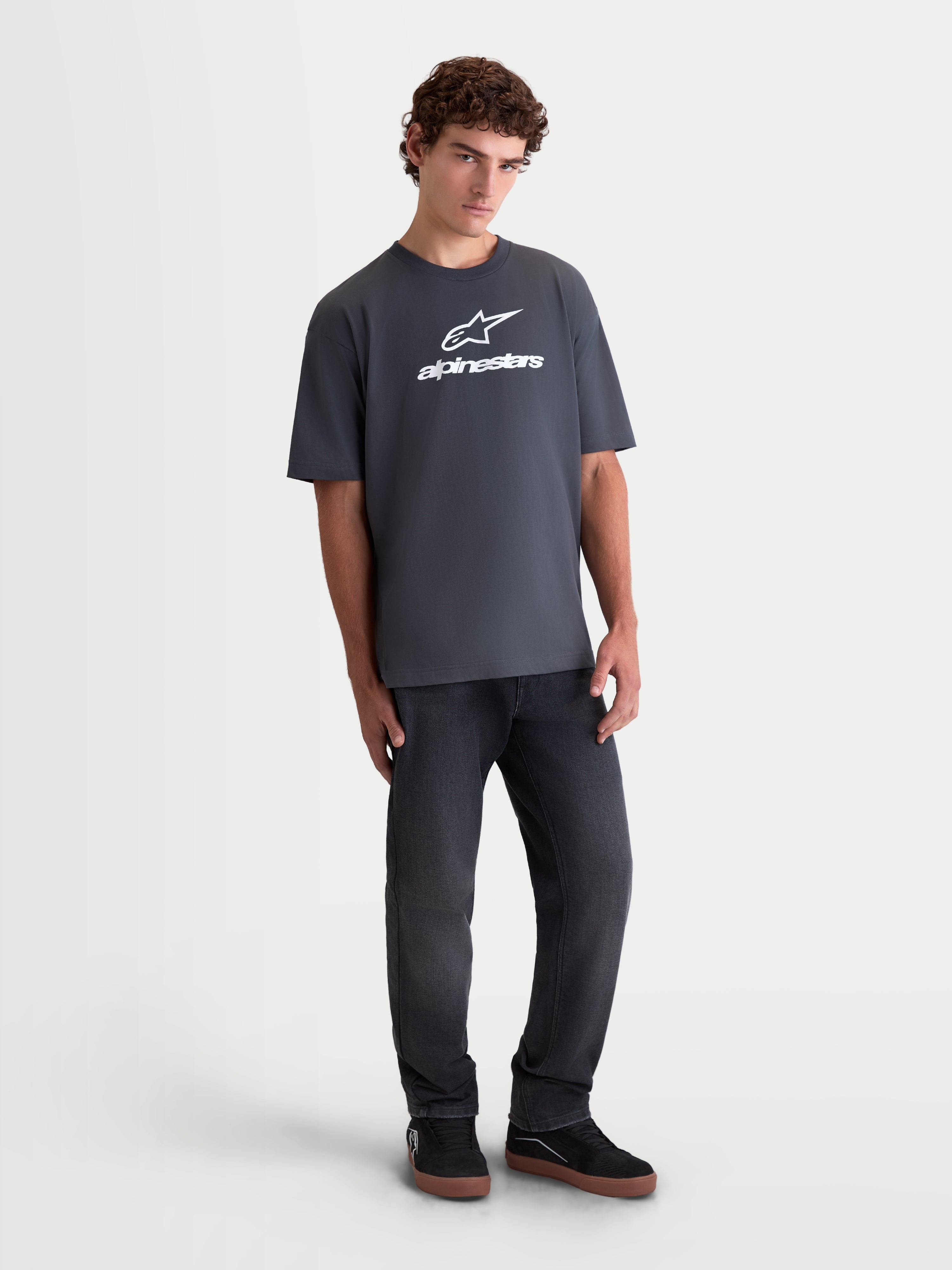 Alpinestars Prelude Oversized CSF t-shirt, grijs t-shirt met korte mouwen voor heren, wit Astars-logo op de borst, relaxed fit, casual sportswear, katoen-polyestermix