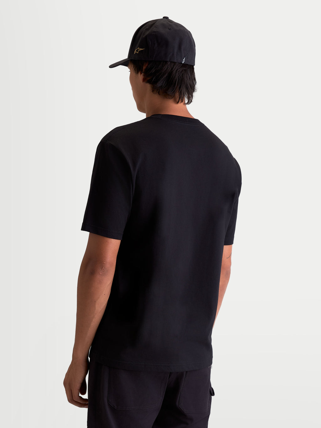 Alpinestars Cypress CSF, t-shirt sportswear à manches courtes pour homme, noir, vue de dos sur modèle, mélange premium de coton et polyester pour un confort quotidien