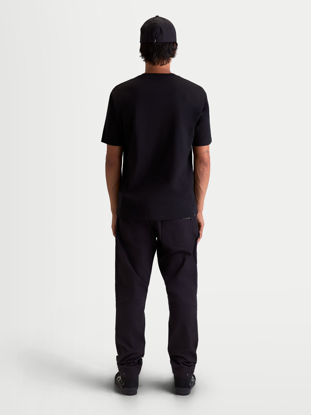 Alpinestars Cypress CSF, t-shirt sportswear à manches courtes pour homme, noir, vue de dos sur mannequin, construction en mélange de coton et polyester premium