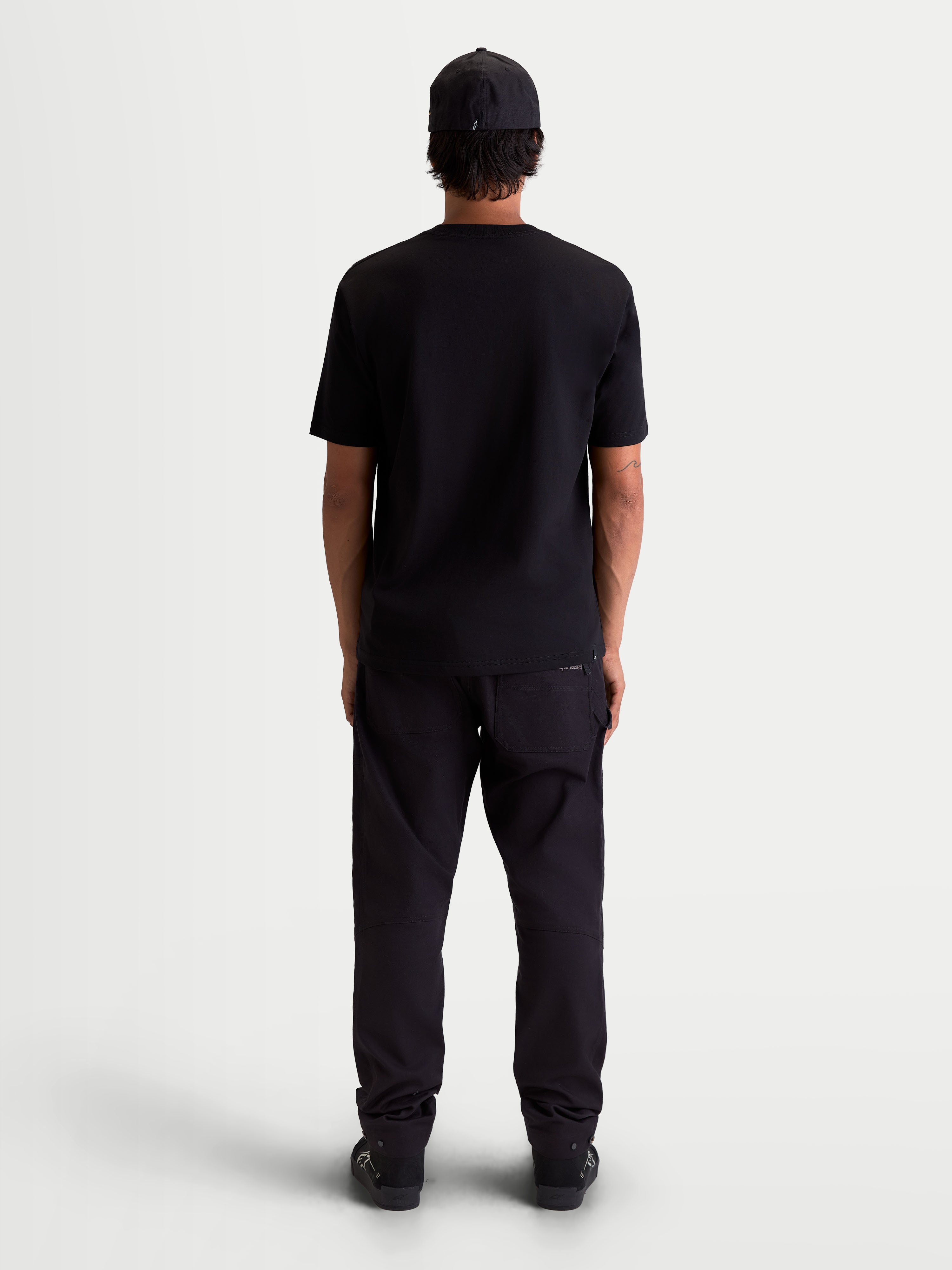 Alpinestars Cypress CSF, t-shirt sportswear à manches courtes pour homme, noir, vue de dos sur mannequin, construction en mélange de coton et polyester premium