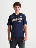 Alpinestars T-Shirt Cypress CSF, t-shirt sportswear à manches courtes, bleu marine, avec graphique Astars frontal à remplissage mesh et accents blancs et rouges, porté par un modèle
