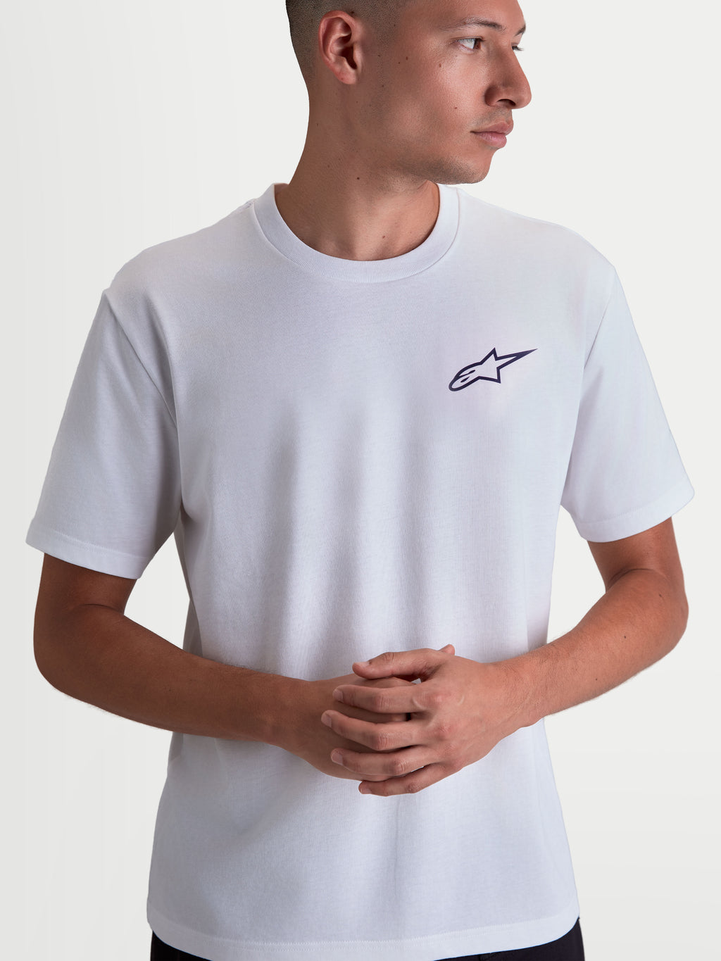 Alpinestars T-Shirt Combo Back CSF, t-shirt sportswear à manches courtes pour homme, blanc avec logo Astars noir sur la poitrine, mélange coton-polyester pour un style décontracté inspiré du sport automobile.