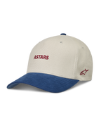 Alpinestars County Canvas hoed, zandkleurige en blauwe sportswear pet met gebogen klep en rood Astars-logo.