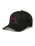 Alpinestars Acme Snapback, casquette noire en sergé avec visière courbée, écusson Astars bordeaux brodé et bordure en corde