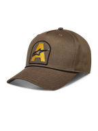 Alpinestars Acme Snapback, casquette marron de style sportswear avec visière courbée, écusson logo Astars jaune et bordure en corde noire.