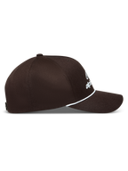 Alpinestars Combo Logo Snapback, casquette marron vue de profil, logo brodé blanc, visière courbée et cordelette blanche.