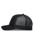 Alpinestars Augment Trucker Casquette, casquette sportswear noire, profil avec visière incurvée et maille diamant respirante.