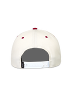 Alpinestars Stadium Snapback Casquette, casquette de sportswear blanc cassé et rouge, vue arrière montrant la fermeture réglable blanche et des œillets rouges.