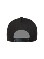 Alpinestars Label Snapback, casquette sportswear noire, vue de dos avec fermeture snapback et étiquette logo Astars blanche.