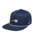 Alpinestars Label Snapback, casquette sportswear bleu marine à visière plate, écusson tissé et cordelette blanche.
