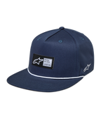 Alpinestars Label Snapback, casquette sportswear bleu marine à visière plate, écusson tissé et cordelette blanche.