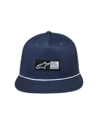 Alpinestars Label Snapback, casquette de sportswear bleu marine avec visière plate, corde blanche et patch logo tissé.