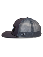 Alpinestars Ten Trucker, casquette trucker gris foncé, panneaux en mesh latéraux, visière plate et logo Astars brodé sur le côté.