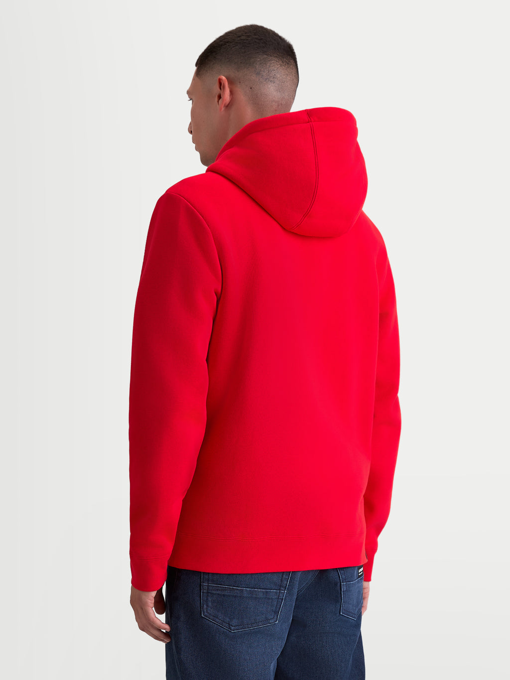 Alpinestars Sweat à capuche Ageless Zip V3, polaire sportswear rouge pour homme, vue de dos sur modèle montrant la capuche et l'ourlet côtelé, style motorsport décontracté