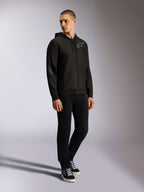 Alpinestars Sessions V3 Hoodie, polyfleece met rits aan de voorkant, zwart en grijs, grijze logo's op de borst en mouwen, capuchon met trekkoord met rode uiteinden, volledige weergave van model in casual motorsport streetwear