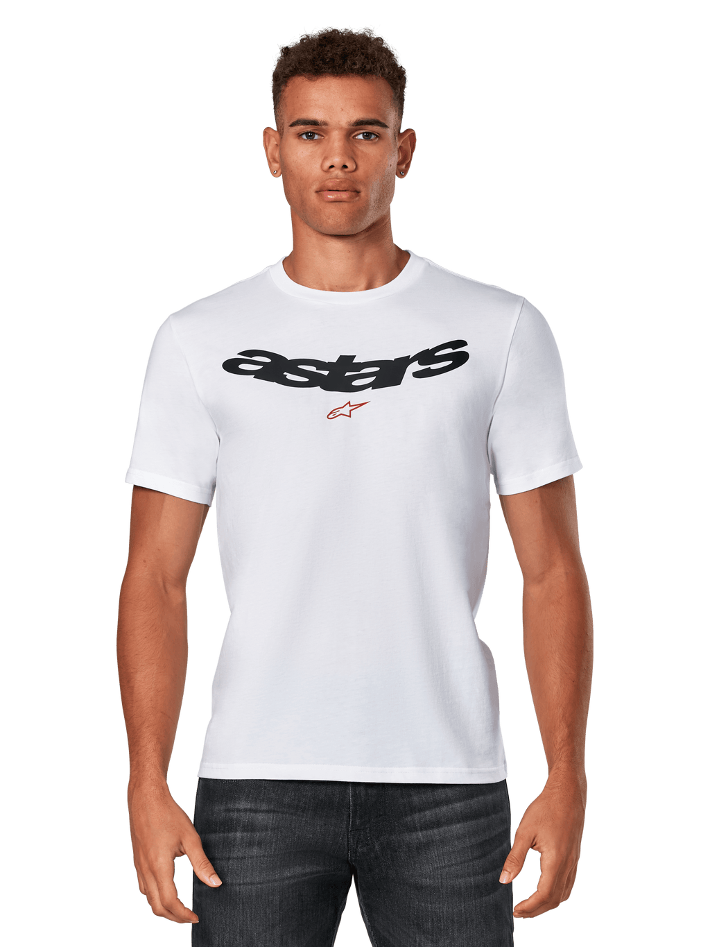 Alpinestars Elliptic CSF Tee, t-shirt blanc à manches courtes porté par un mannequin, logo Astars noir arqué avec graphique d'étoile rouge sur la poitrine, vêtement sportswear décontracté