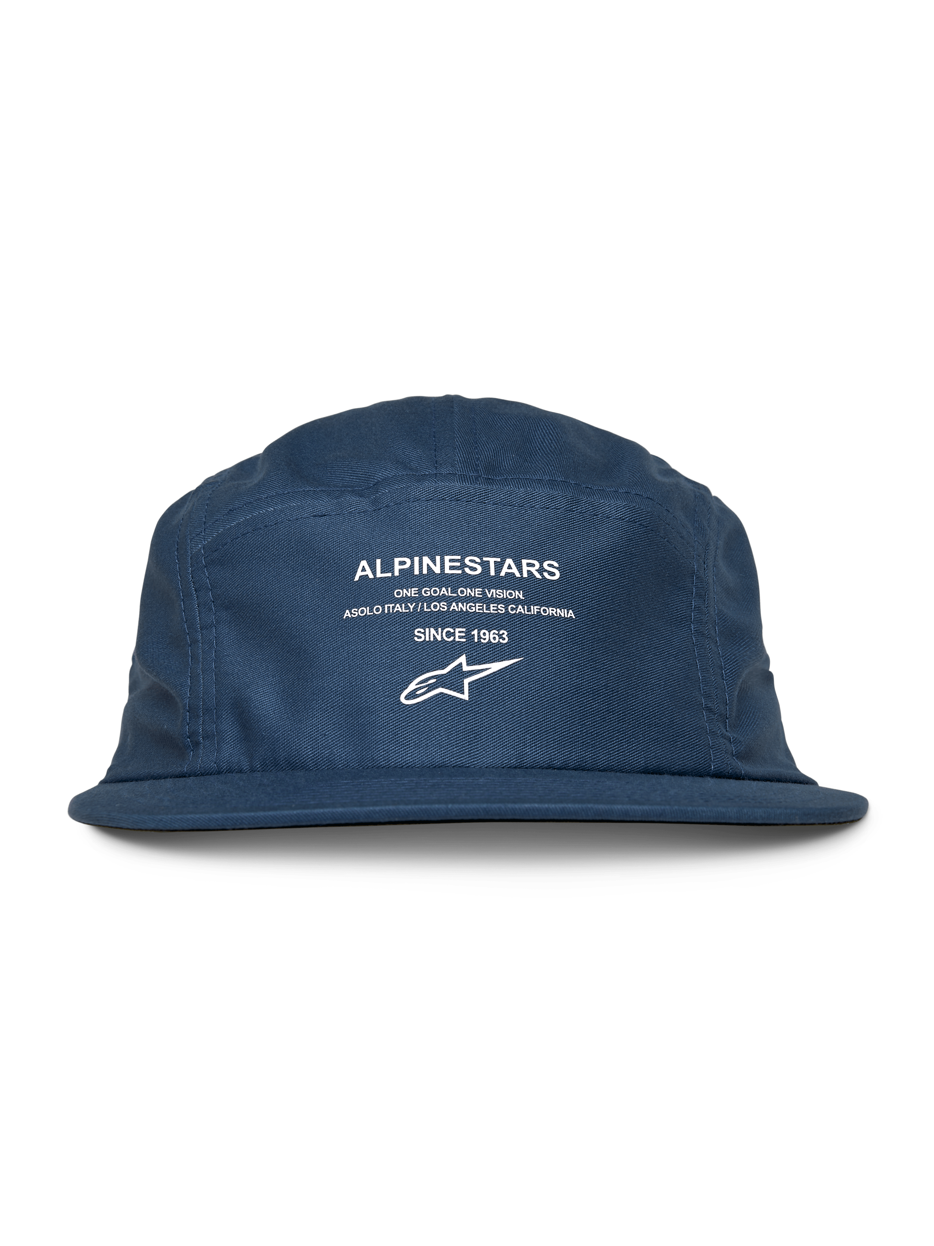 Alpinestars Peasy pet, 5-panel jockey pet, blauw, platte klep met ongestructureerde kroon, witte grafische print op de voorzijde met logo en 'Since 1963' tekst, casual door motorsport geïnspireerde hoofdbedekking
