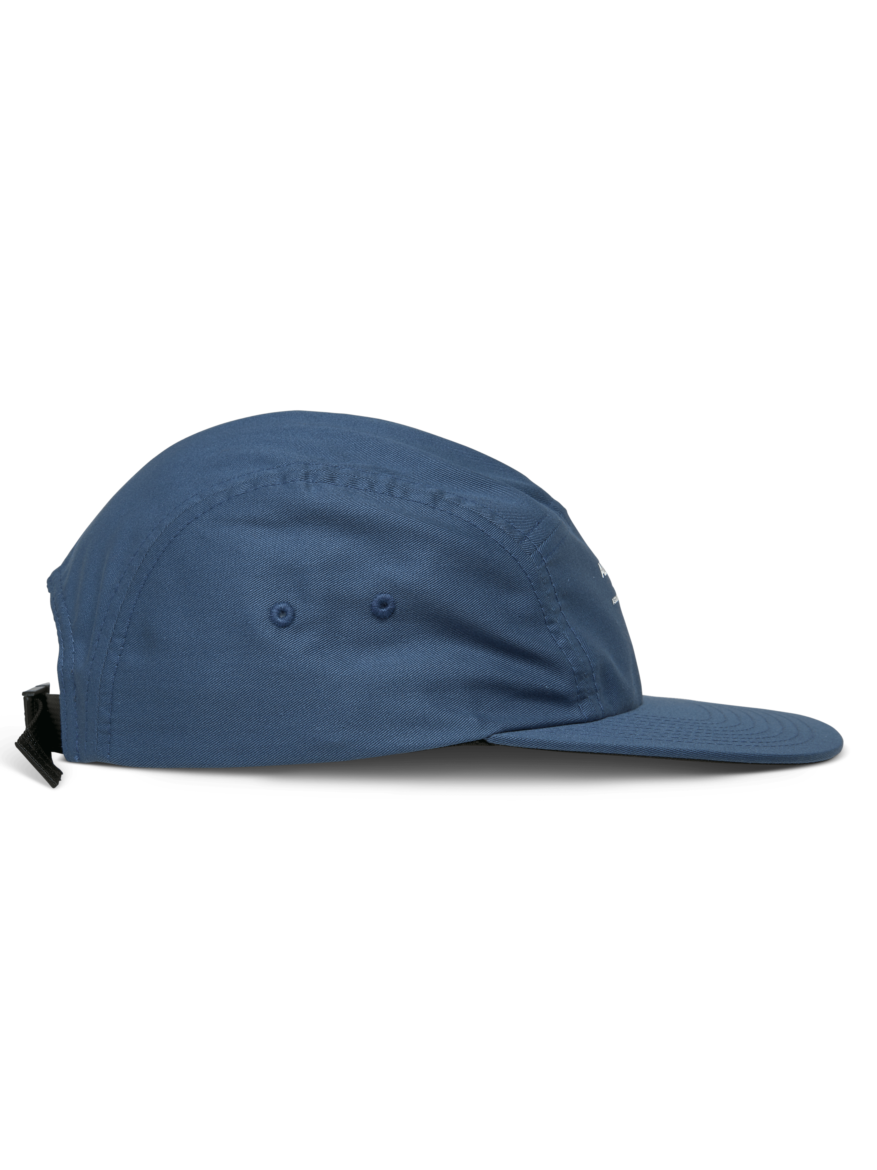 Alpinestars Peasy pet, 5-panel jockey pet, blauw, zijaanzicht met platte klep en ongestructureerde kroon, twill stof met ventilatiegaatjes, clip gesp sluiting aan de achterzijde, casual sportswear