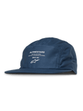 Alpinestars Peasy pet, 5-panel jockey pet, blauw, witte grafische print met logo en tekst, platte klep, ongestructureerde kroon, casual motorsport streetwear