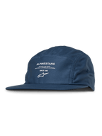 Alpinestars Peasy pet, 5-panel jockey pet, blauw, witte grafische print met logo en tekst, platte klep, ongestructureerde kroon, casual motorsport streetwear