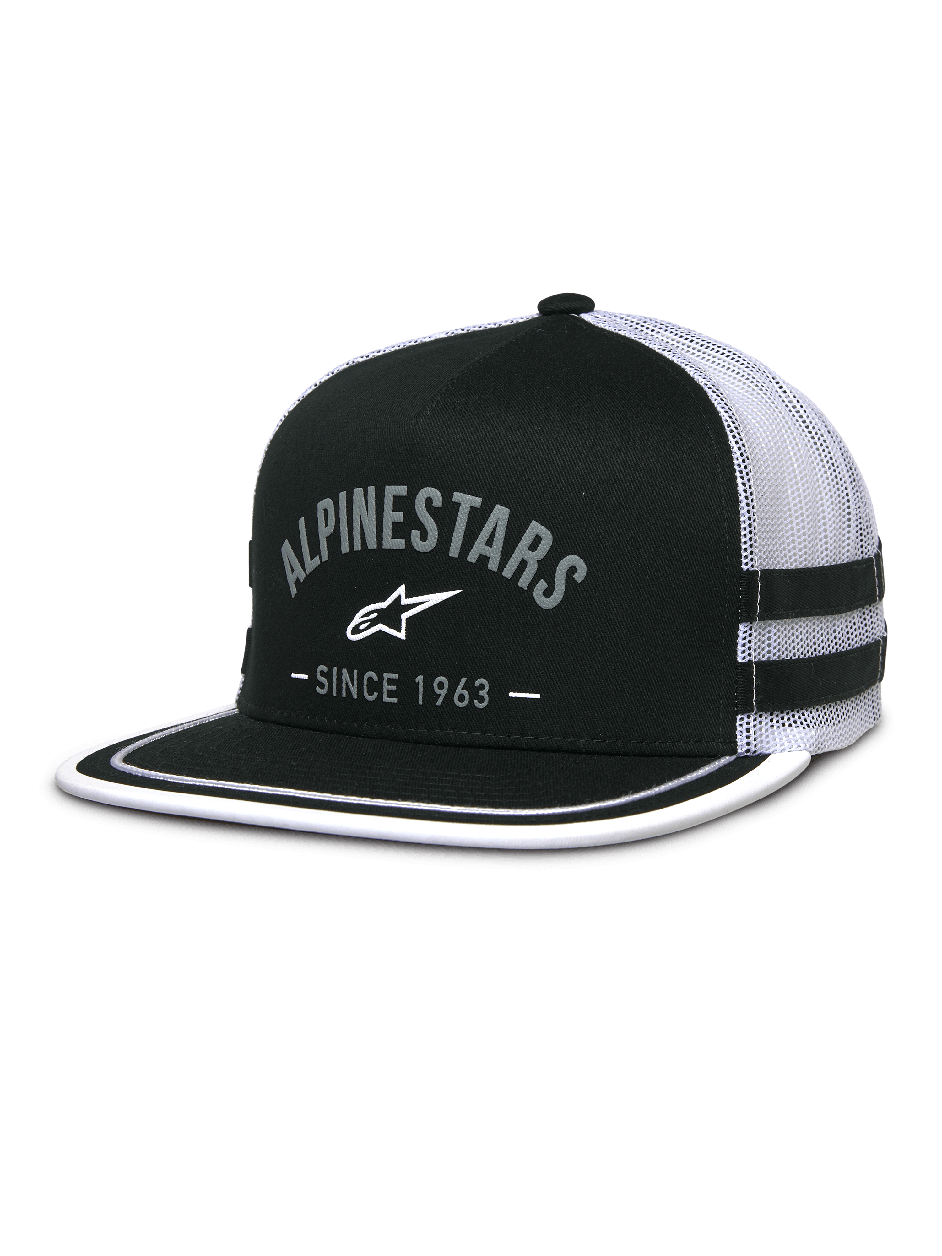 Alpinestars Backline Trucker Hat, schwarze Twill-Vorderseite und weiße Mesh-Rückseite, flacher Schirm mit weißem Soutache-Besatz am Rand, graues bogenförmiges Alpinestars-Logo mit „Since 1963“-Schriftzug, seitliche Applikationsstreifen, lässige vom Motorsport inspirierte Snapback-Kappe