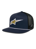 Alpinestars Orion Trucker pet, donkerblauw en zwart, gestructureerd voorpaneel met 3D geborduurd geel en wit sterlogo, zwarte mesh achterkant, wit touwdetail op de platte klep, klein wit sterembleem aan de zijkant