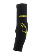 Alpinestars Paragon Plus Ellbogenprotektoren, Schwarz und Acid Yellow, Slip-on-Ärmeldesign mit integrierter Polsterung, mit gelbem Stern-Logo und Markenschriftzug, atmungsaktives Mesh für MTB-Schutz