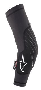 Protection de coude Alpinestars Paragon Lite, noire, manchette en maille légère et respirante, logo étoile blanche et marquage Paragon Lite, étiquette de certification CE Niveau 1, équipement de protection pour VTT et Trail