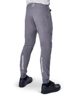 Pantalon Alpinestars A-Aria Elite, pantalon de VTT, gris foncé, avec logos Alpinestars blancs verticaux à l'arrière du bas des jambes, perforations de ventilation découpées au laser, poignets élastiques et coupe performance pour le VTT