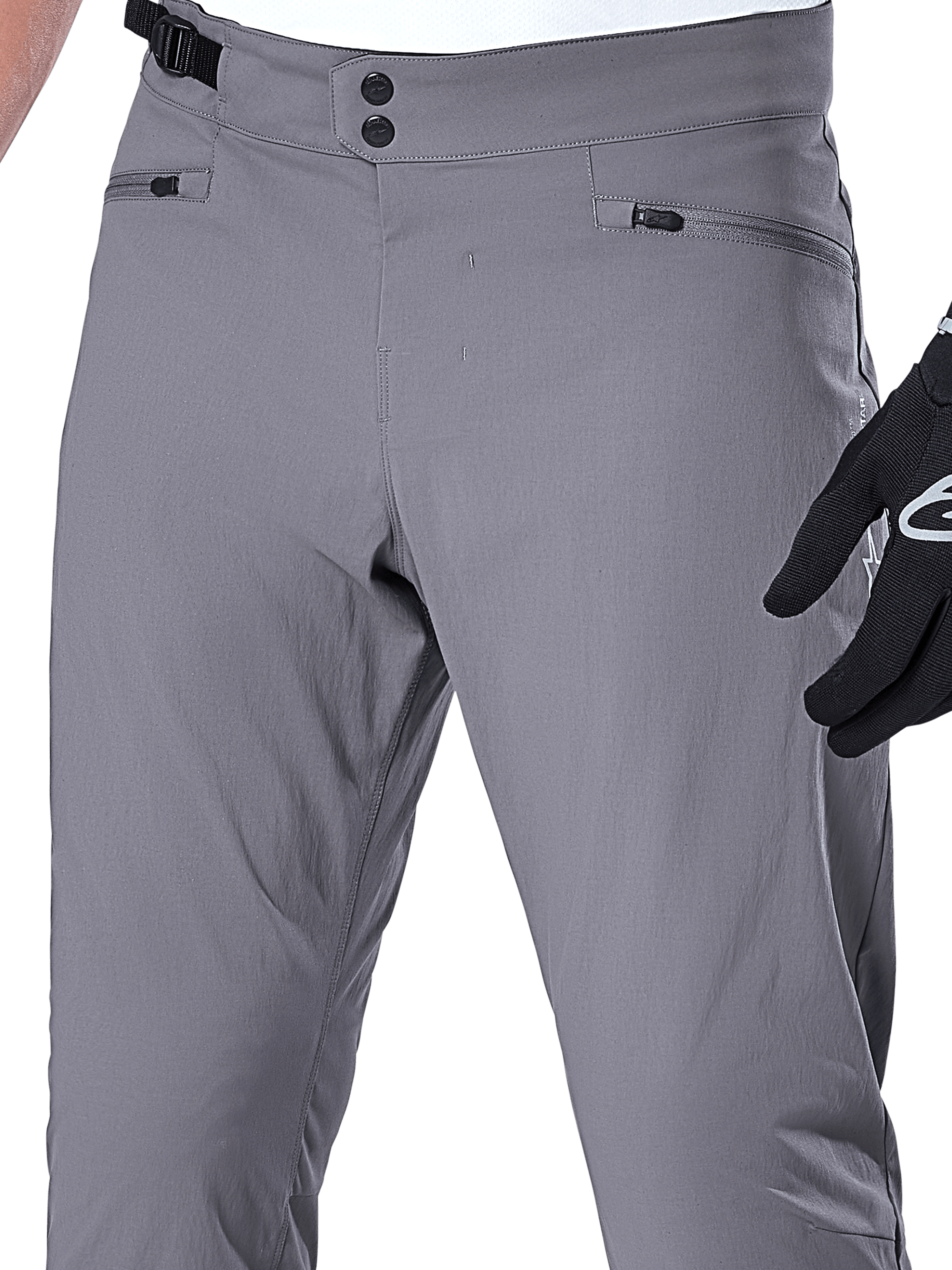 Alpinestars A-Dura Hose, MTB-Hose, Dunkelgrau, Nahaufnahme des Taillenbereichs mit doppeltem Druckknopfverschluss, verstellbarem seitlichem Taillenversteller und Reißverschlusstaschen, strapazierfähiges Stretchmaterial für Mountainbiking