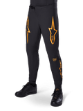 Alpinestars A-Supra Race Pants, noir avec motifs étoile orange, pantalon de course VTT doté de ventilations perforées au laser et d'une fermeture à rochet à la taille, coupe performance ajustée pour le cyclisme tout-terrain