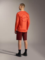 Maillot orange A-Dura Air avec graphique au dos et short bordeaux A-Dura Ride, équipement VTT performant