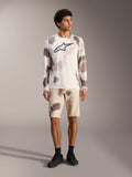 Alpinestars A-Dura Ride jersey met lange mouwen en shorts in Sand Camo, MTB-kleding met iconisch Astars-logo.