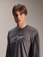 Alpinestars A-Dura Insert Astar Jersey, MTB-jersey met lange mouwen, donkergrijs, met een lichtgrijs Astar-logo op de borst en contrasterende donkergrijze mouwpanelen, technische prestatiekleding voor off-road fietsen