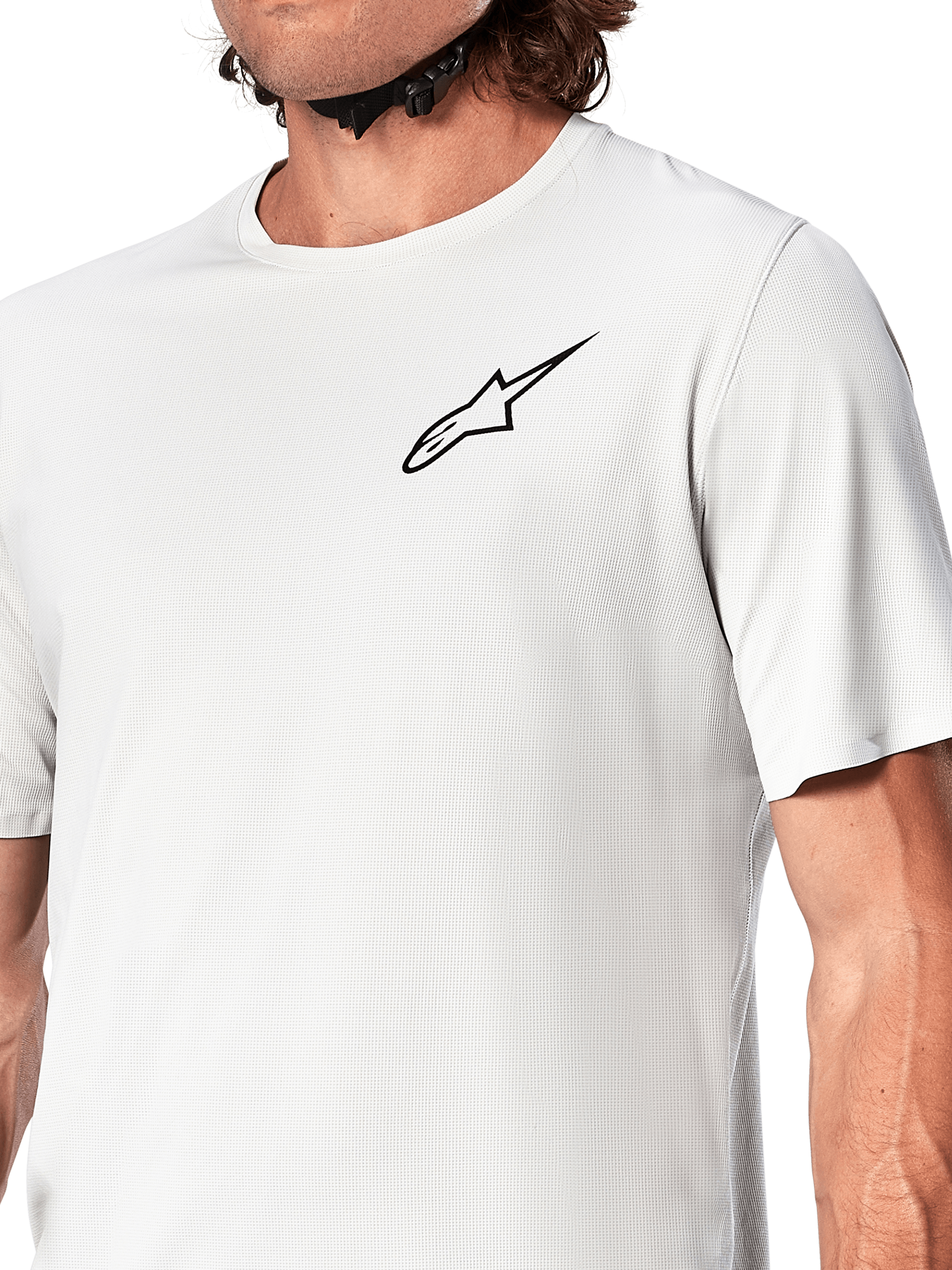 Maillot Alpinestars A-Aria Astar, maillot de cyclisme à manches courtes, White Dove, vue rapprochée présentant un logo Astar noir sur la poitrine, matière en polyester texturé respirant, coupe performance légère pour le VTT