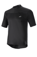 Alpinestars Drop Meta Jersey, MTB wielrenshirt met korte mouwen, zwart, lichtgewicht mesh-stof, klein wit logo op de borst, ronde kraag en verlengde achterzijde voor rugdekking