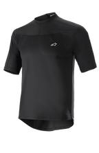 Alpinestars Drop Meta Jersey, MTB wielrenshirt met korte mouwen, zwart, lichtgewicht mesh-stof, klein wit logo op de borst, ronde kraag en verlengde achterzijde voor rugdekking