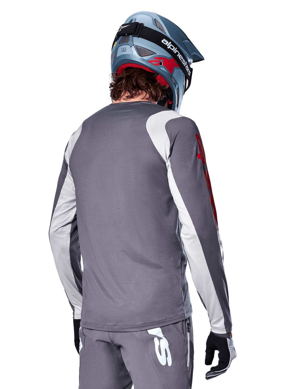 Alpinestars A-Supra Astar Jersey met lange mouwen, donkergrijs met lichtgrijze schouder- en armpanelen, achteraanzicht van een rijder met een blauwe full-face mountainbikehelm en grijze broek, performance-fit MTB-fietskleding