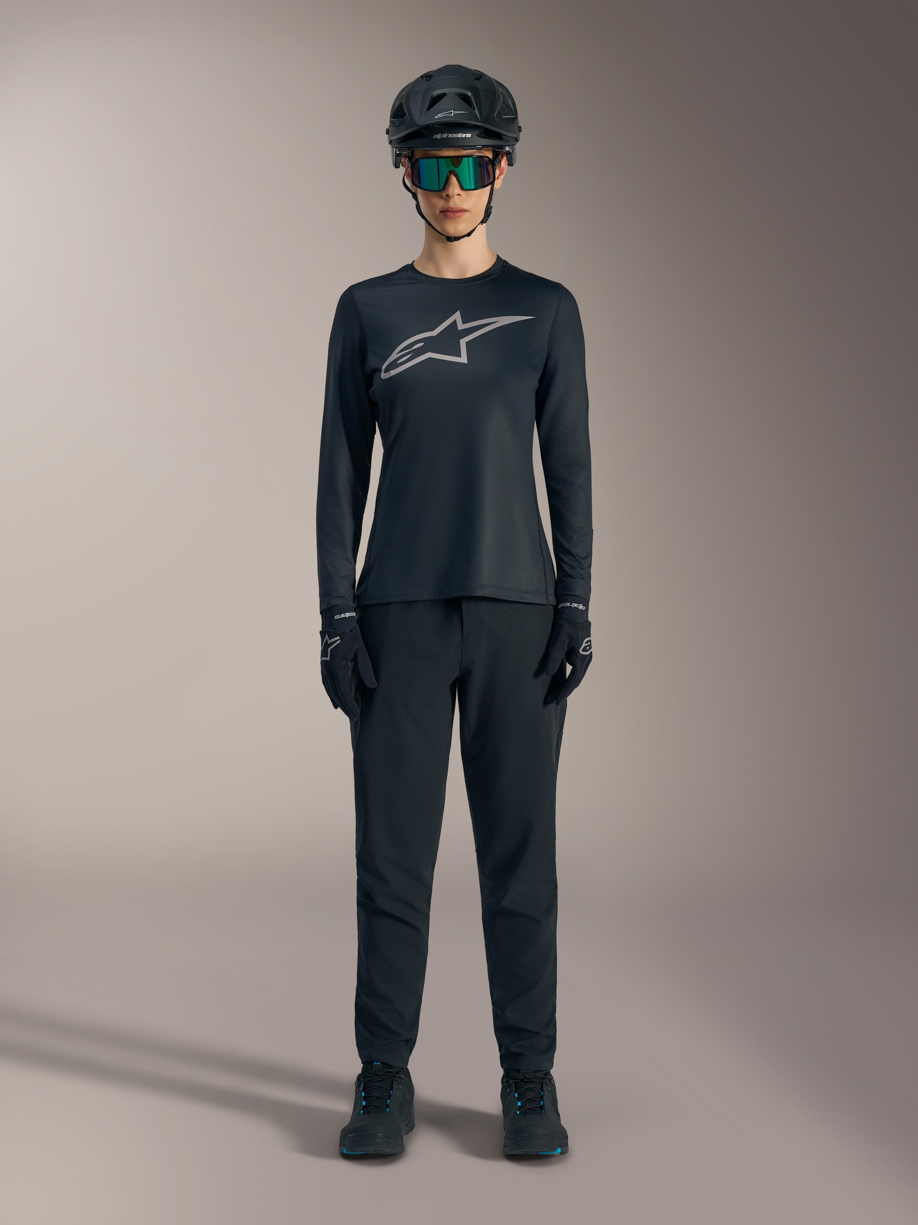 Maillot de VTT à manches longues Stella A-Dura Ride noir pour femme avec logo argenté Alpinestars.
