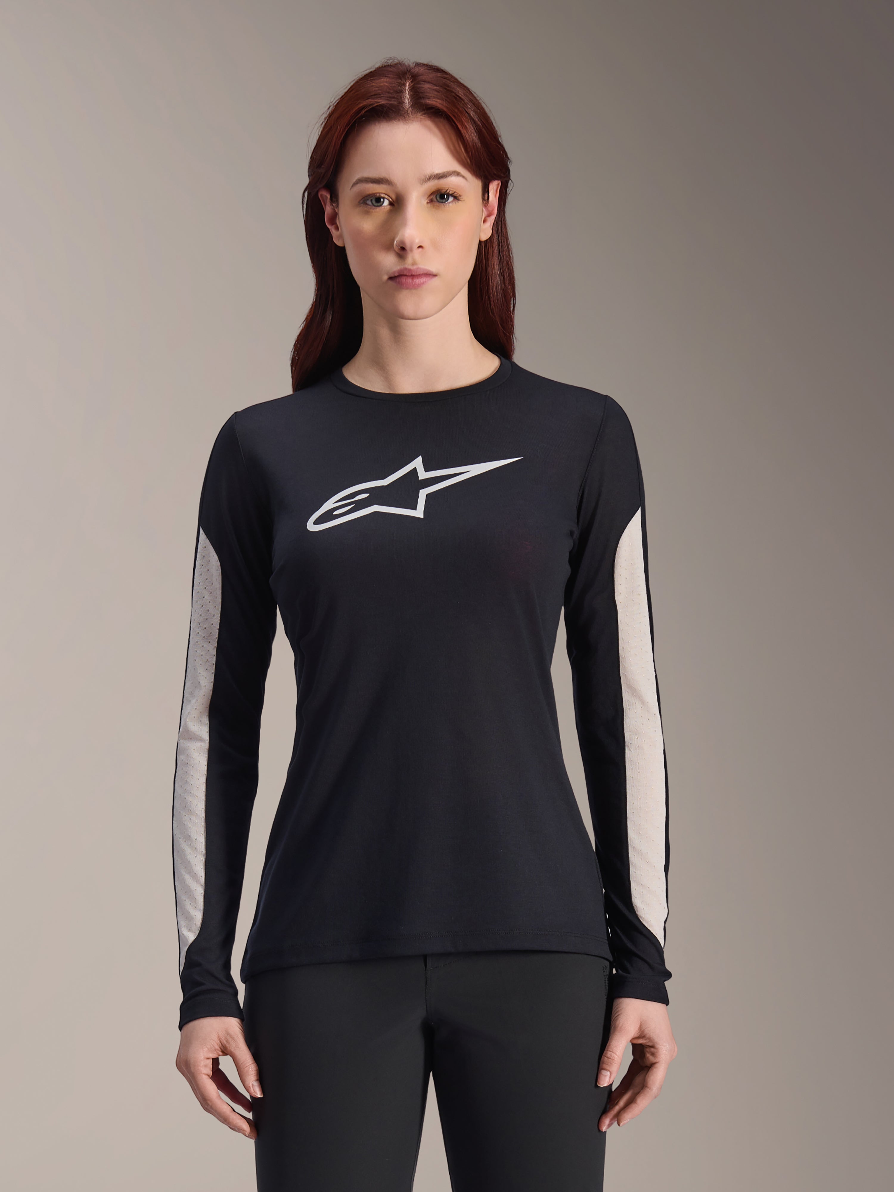 Alpinestars Stella A-Dura Dri Astar Damen-Trikot, Langarm-Mountainbike-Trikot, Schwarz mit weißem Logo und hellgrauen Mesh-Einsätzen an den Ärmeln, Performance-Radsportbekleidung für Damen