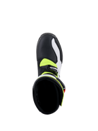 Alpinestars Tech-T Stiefel, Trial-Motorradstiefel, Weiß, Rot, Neongelb und Schwarz, Draufsicht mit Blick in das Stiefelinnere, zeigt das gepolsterte schwarze Innenfutter, neongelbe Akzente und silbernen Schnallenverschluss