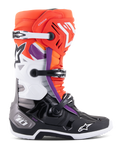 Alpinestars Tech 10 laarzen, motocrosslaarzen, zwart met fluo-oranje, witte en paarse accenten, met een drievoudig gespsysteem, sterlogo's op de scheen en neus en DHCP hielbescherming, zijaanzicht van off-road racelaarzen.