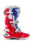 Alpinestars Limited Edition Fortitude Tech 10 Stiefel, Motocross-Stiefel, patriotisches Design in leuchtendem Rot, Weiß und Blau, Seitenansicht mit dreifachem Schnallenverschluss, schützender TPU-Schale und Alpinestars-Logo auf der Zehenkappe, erstklassiges Offroad-Schuhwerk