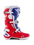 Alpinestars Limited Edition Fortitude Tech 10 Stiefel, Motocross-Stiefel, patriotisches Design in leuchtendem Rot, Weiß und Blau, Seitenansicht mit dreifachem Schnallenverschluss, schützender TPU-Schale und Alpinestars-Logo auf der Zehenkappe, erstklassiges Offroad-Schuhwerk