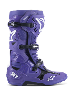 Alpinestars Tech 10 Stiefel, Motocross-Offroad-Stiefel, Ultraviolet-Lila mit schwarzen und weißen Akzenten, Dreifach-Schnallen-Verschluss, weiße Stern-Logos, Tech 10 Branding an der Ferse, robuste Sohle, leistungsstarkes Schutzschuhwerk