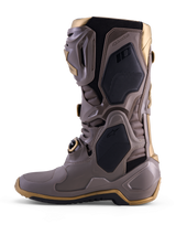 Alpinestars Tech 10 Air Gold Stiefel in Earth Brown Gold mit schützender TPU-Schale und goldenen Metallic-Akzenten.