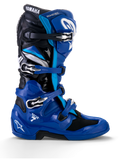 Alpinestars Yamaha Tech 7 motorlaarzen, motocross racing laarzen, blauw met zwarte en witte accenten, zijprofiel met vier verstelbare gespen, versterkte TPU-bescherming op de scheen en hiel, opvallende Yamaha-branding en een robuuste zool voor off-road prestaties